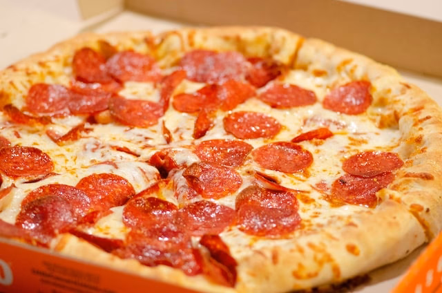 Hvad er forskellen på deep pan og almindelig pizza?