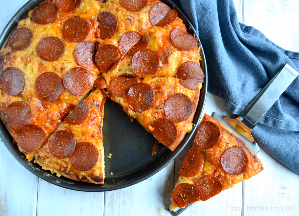 Hvad er forskellen på deep pan og almindelig pizza?