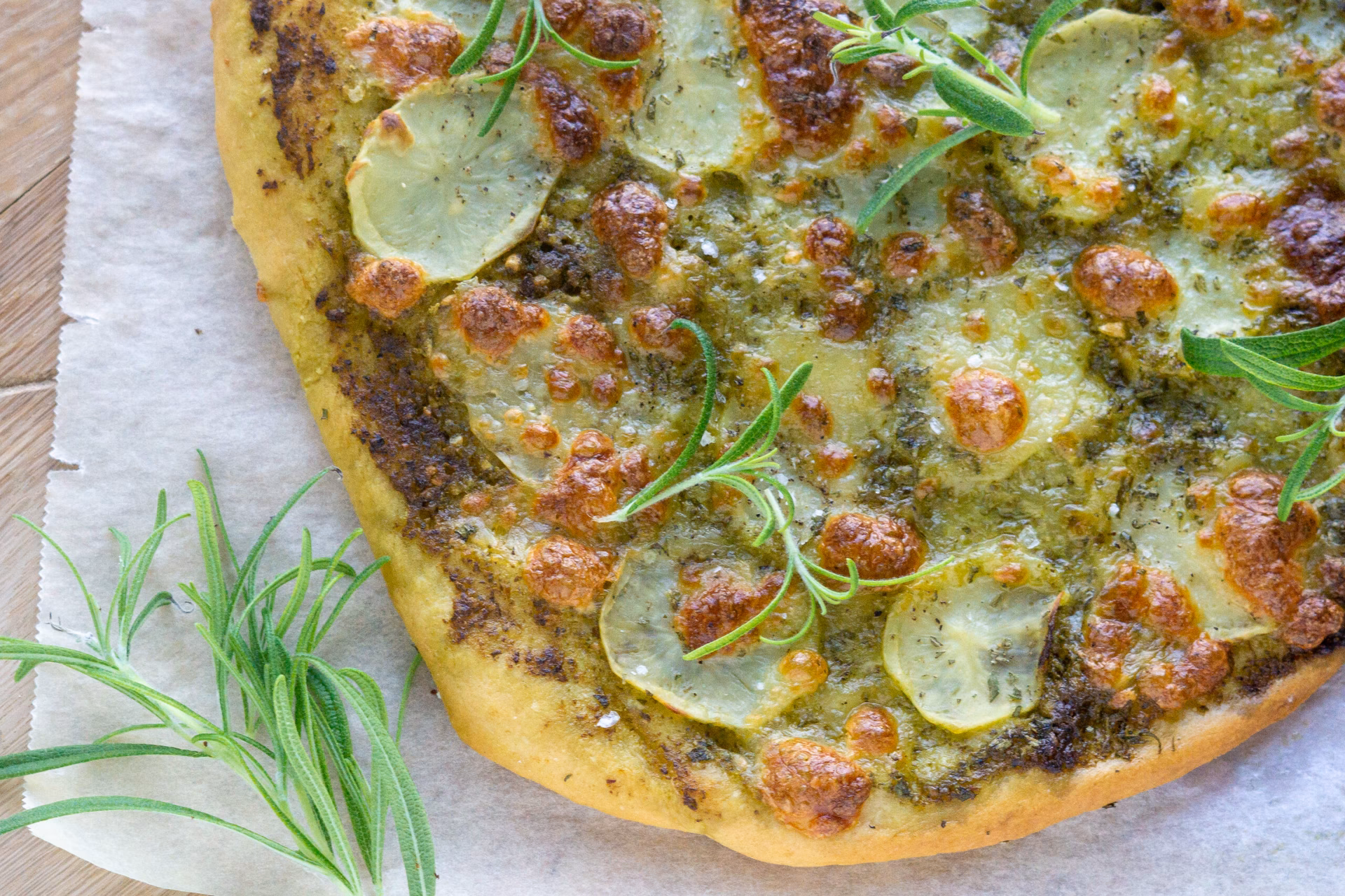 Hvad smager grøn pesto af?