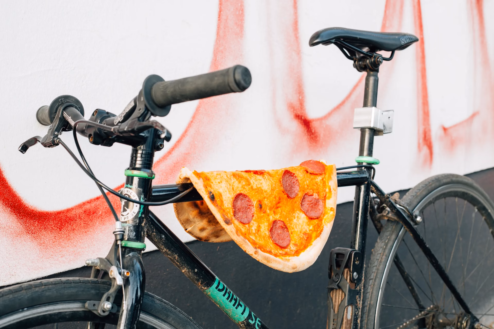 Hvad tjener et pizzabud?