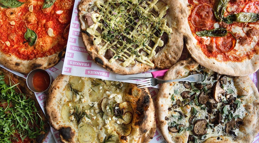 Hvem ejer pizza pizza?