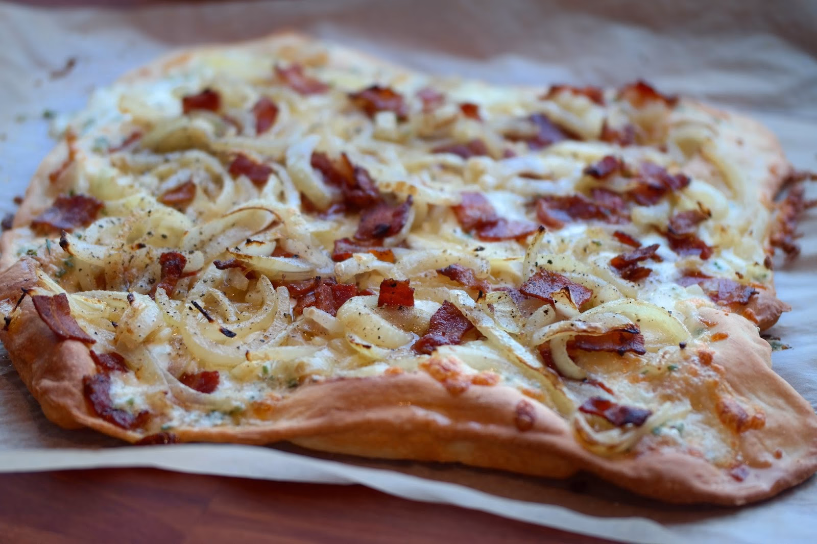 Hvad er flammkuchen på dansk?